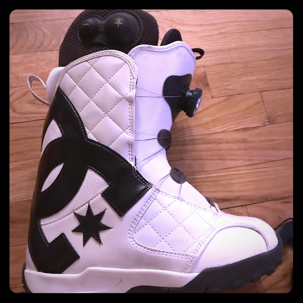 DC Shoes WOMENS snowboard boot size 10 NEW